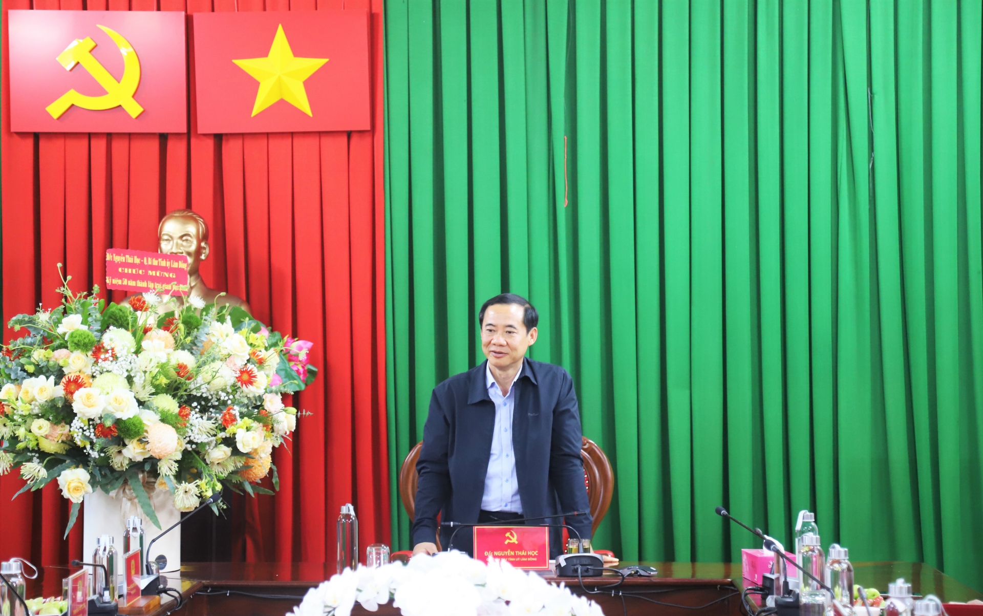 លេខាបក្សខេត្ត Lam Dong លោក Nguyen Thai Hoc បានផ្ញើរសារជូនពរចំពោះថ្នាក់ដឹកនាំ នាយទាហាន និងពលទាហាននៃពន្ធនាគារ Dai Binh ក្នុងឱកាសរំលឹកខួបលើកទី 50 នៃការបង្កើតរបស់ខ្លួន។