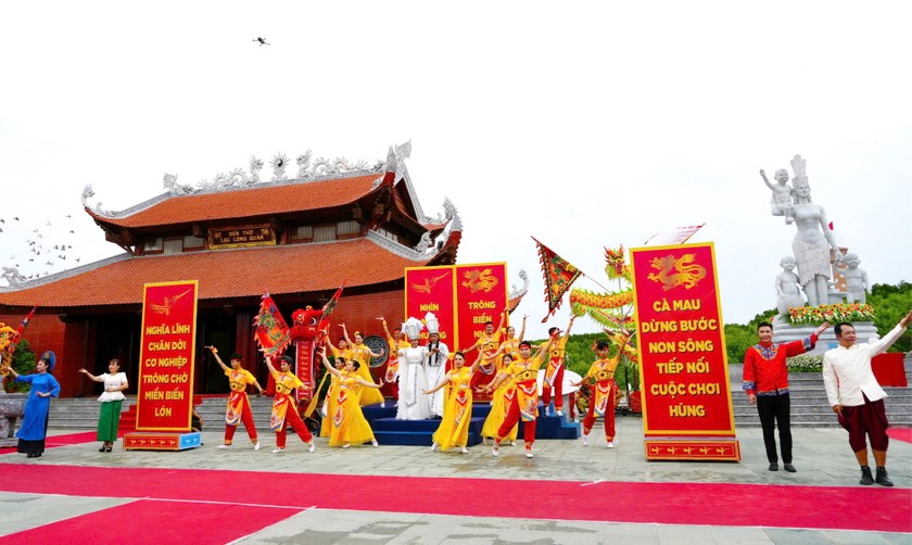 Hoạt cảnh “Con Rồng cháu Tiên” tại Lễ tri ân Đức Quốc Tổ.