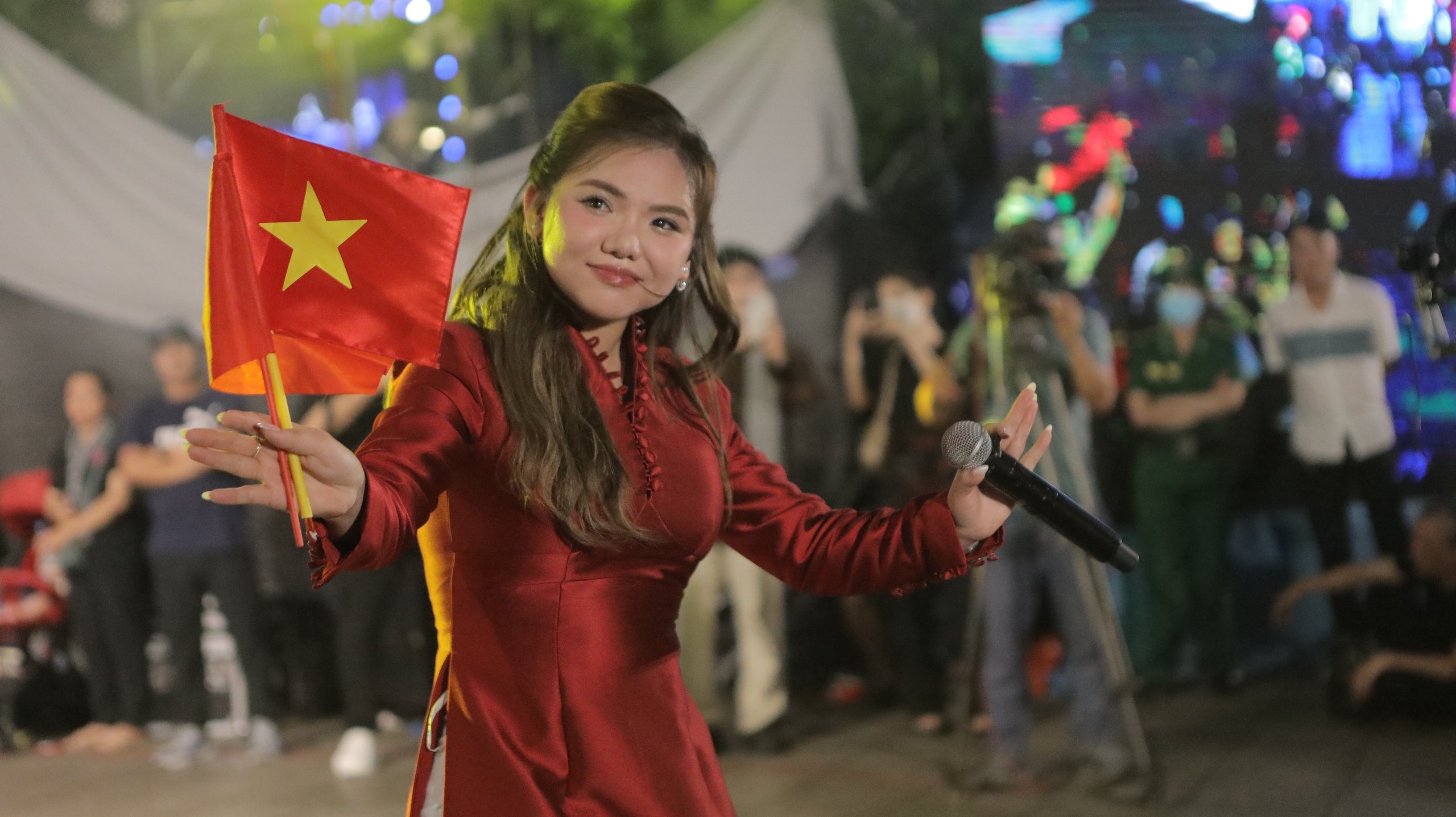 Cẩm Ly, Phương Mỹ Chi hát dân ca giữa hàng chục ngàn khán giả- Ảnh 12.