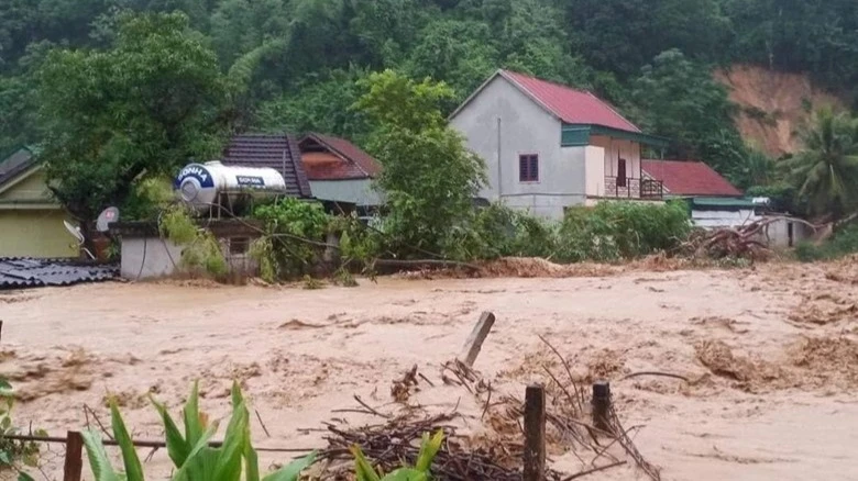 Flash flood and landslide warning in Son La province on the night of April 30