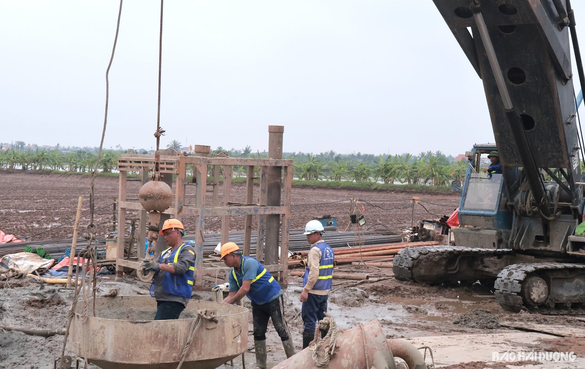 ការដ្ឋានសំណង់នៅលើលេ 7