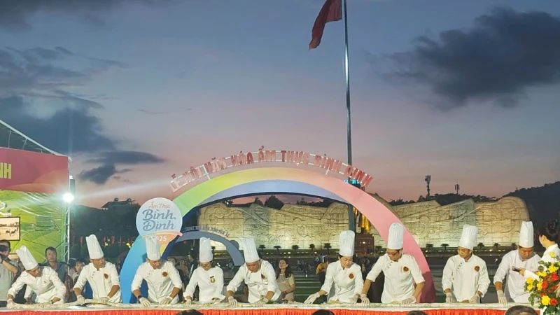 Binh Dinh បើកមហោស្រពវប្បធម៌ធ្វើម្ហូបលើកទី ២ យ៉ាងសប្បាយរីករាយ