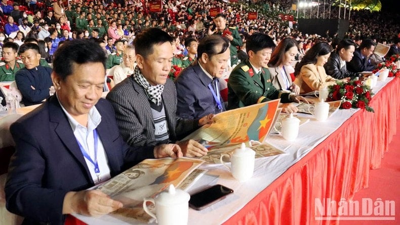 Special supplement of Nhan Dan Newspaper on the stage of the art program 