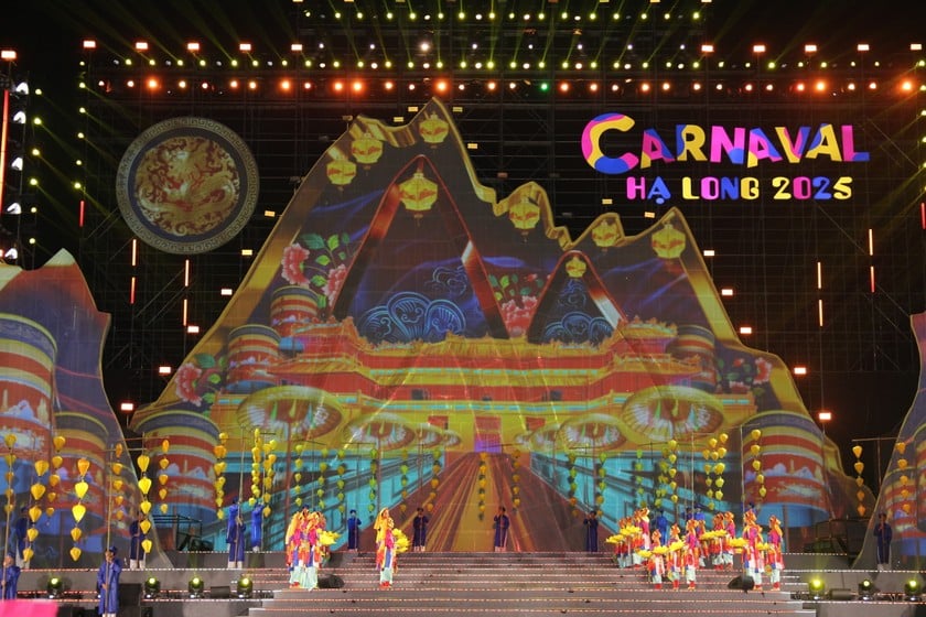 Ủy viên Bộ Chính trị Nguyễn Xuân Thắng dự Carnaval Hạ Long 2025 ảnh 9