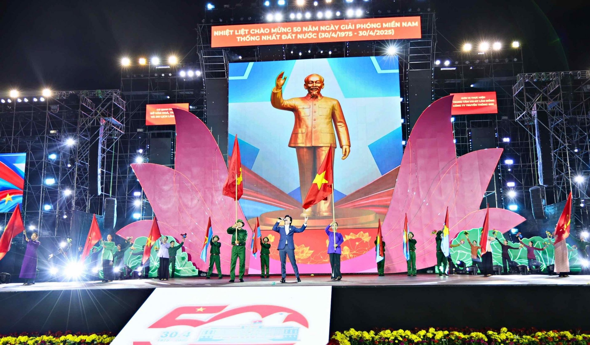 Chương trình nghệ thuật Non sông thống nhất được dàn dựng 4 chương nhằm nhằm tôn vinh những hy sinh lớn lao của cha ông và khơi dậy lòng tự hào dân tộc. Đồng thời, giúp kết nối giữa các thế hệ, đặc biệt là giới trẻ đối với lịch sử hào hùng của dân tộc Việt Nam.