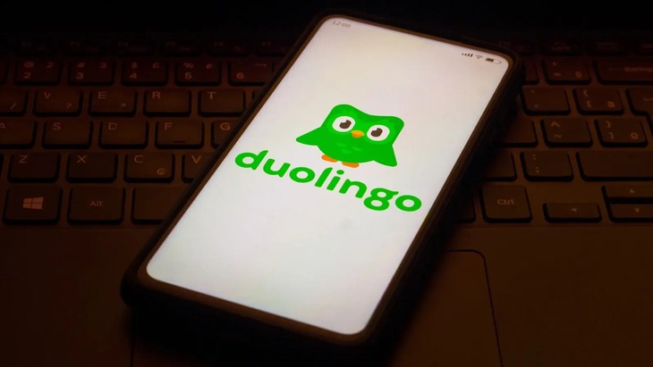Duolingo ưu tiên trí tuệ nhân tạo, thay thế toàn bộ nhân viên hợp đồng - Ảnh 1.