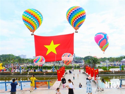 ពិធីបើកមហោស្រពបាល់ឡុងខ្យល់ក្តៅ Ninh Thuan ឆ្នាំ 2025