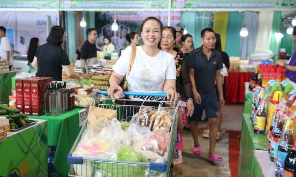 Nhộn nhịp Hội chợ OCOP khu vực Đồng bằng sông Hồng - Quảng Ninh 2025 