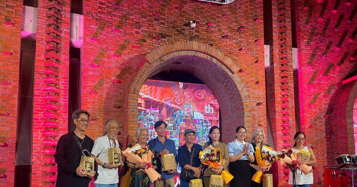 Triển lãm gốm "Hành trình của đất”