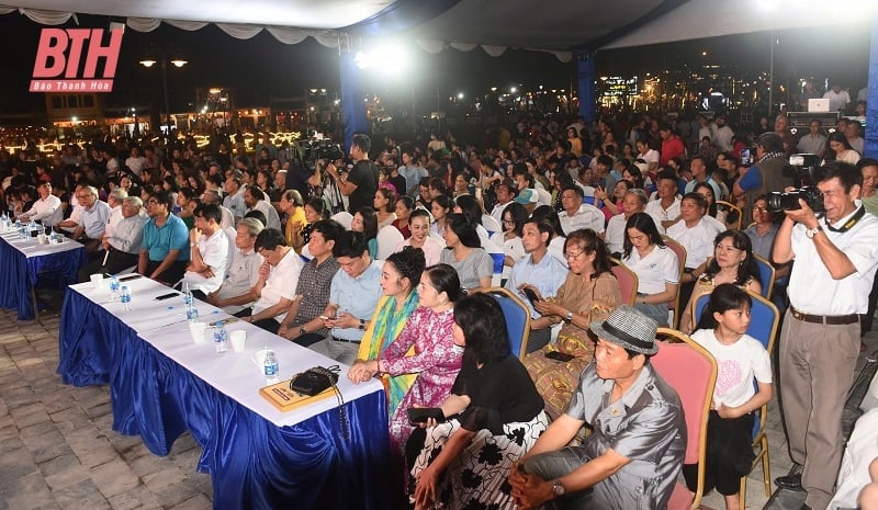 Nguyen Duy's Poetry Night