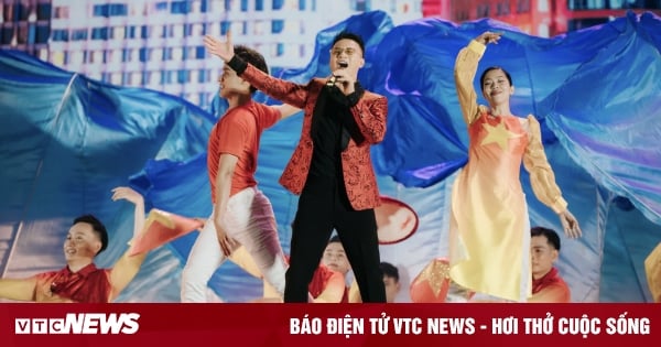 Hoàng Bách hát ca khúc chạm tới trái tim hàng nghìn người nghe