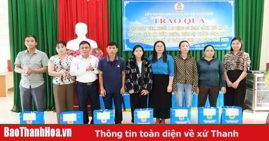 Nghi Son Town Labor Federation gives gifts to union members and workers in difficult circumstances and with serious illnesses