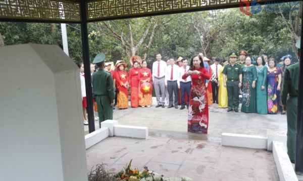 Flower and incense offering ceremony to commemorate the 121st birthday of the late General Secretary Tran Phu (May 1, 1904 - May 1, 2025)