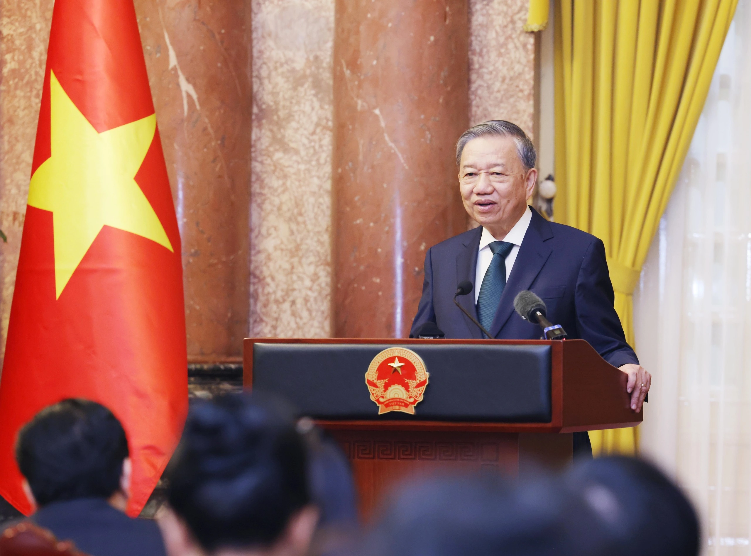 Từ nhà nước 'quản lý' tới nhà nước 'phục vụ'