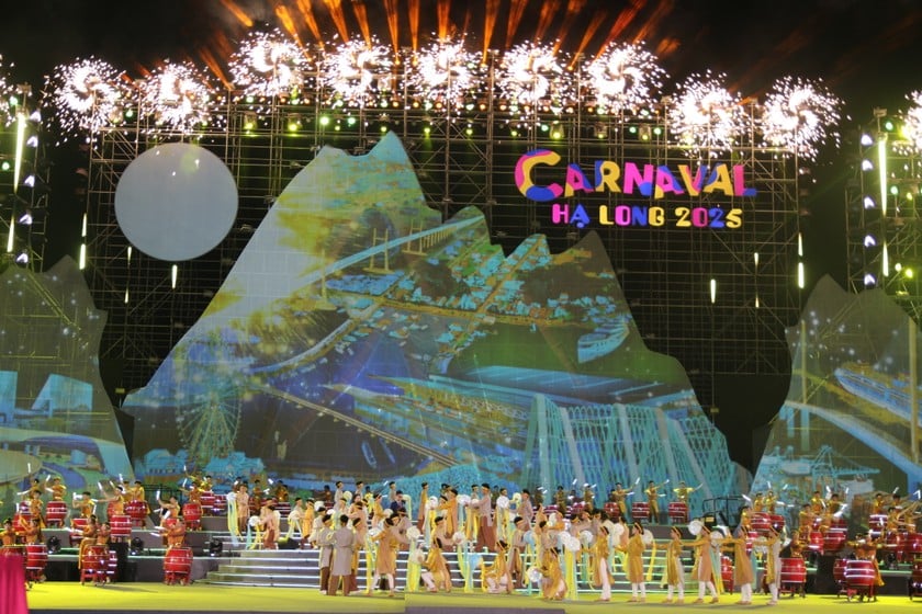 Ủy viên Bộ Chính trị Nguyễn Xuân Thắng dự Carnaval Hạ Long 2025 ảnh 2
