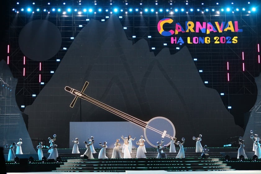 Ủy viên Bộ Chính trị Nguyễn Xuân Thắng dự Carnaval Hạ Long 2025 ảnh 3