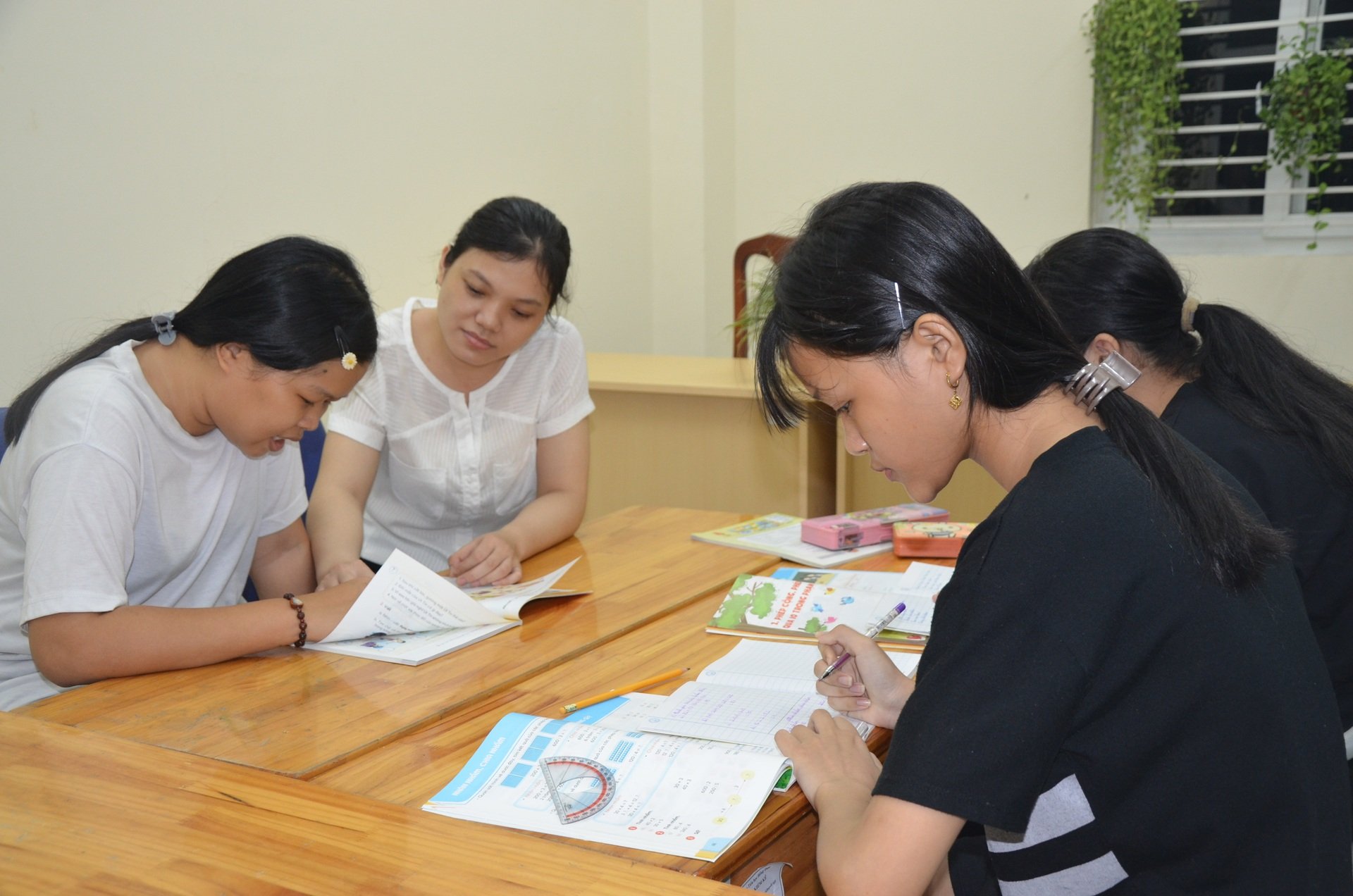Giáo dục sau ngày thống nhất: Từ lớp học đêm đến huân chương lòng dân - 5