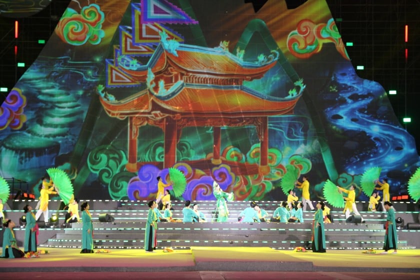 Ủy viên Bộ Chính trị Nguyễn Xuân Thắng dự Carnaval Hạ Long 2025 ảnh 7
