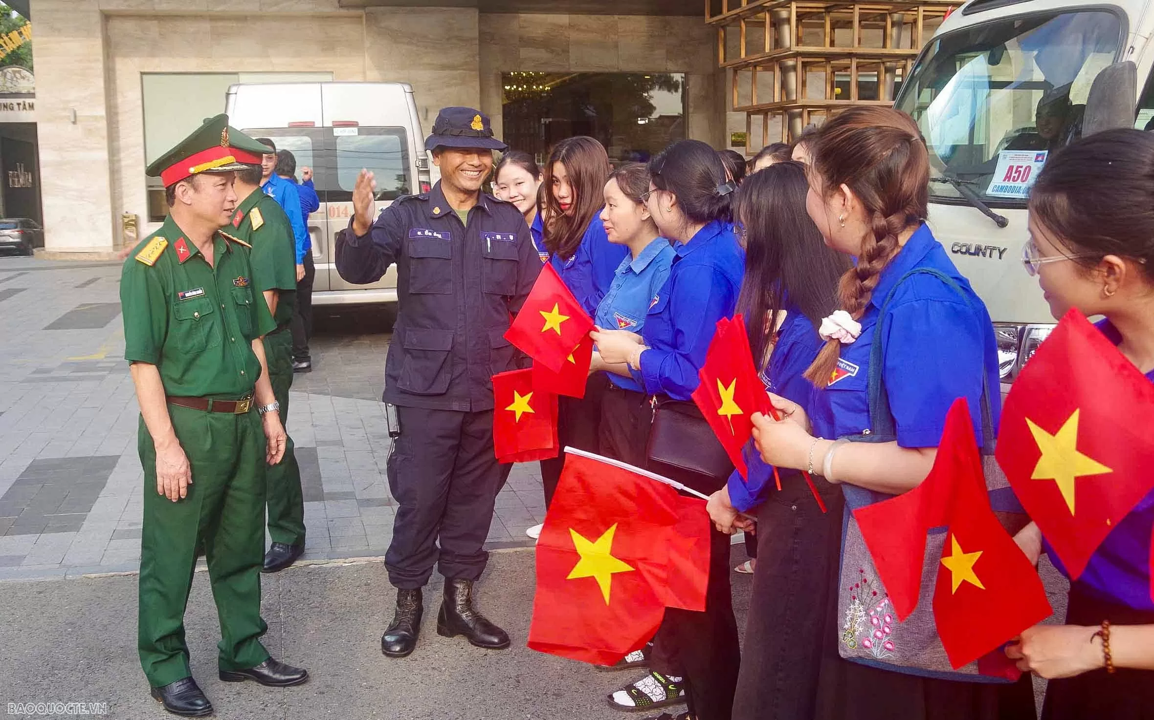 Việt Nam tiễn các đoàn Quân đội Trung Quốc, Lào, Campuchia về nước Việt Nam tiễn các đoàn Quân đội Trung Quốc, Lào, Campuchia hoàn thành nhiệm vụ diễu binh về nước