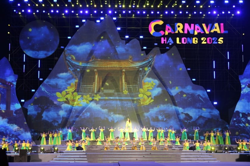 Ủy viên Bộ Chính trị Nguyễn Xuân Thắng dự Carnaval Hạ Long 2025 ảnh 4