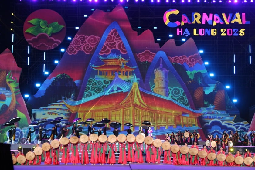 Ủy viên Bộ Chính trị Nguyễn Xuân Thắng dự Carnaval Hạ Long 2025 ảnh 6