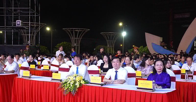 Các đại biểu tham dự.