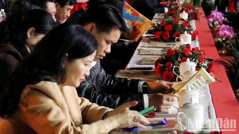 Special supplement of Nhan Dan Newspaper on the stage of the art program 