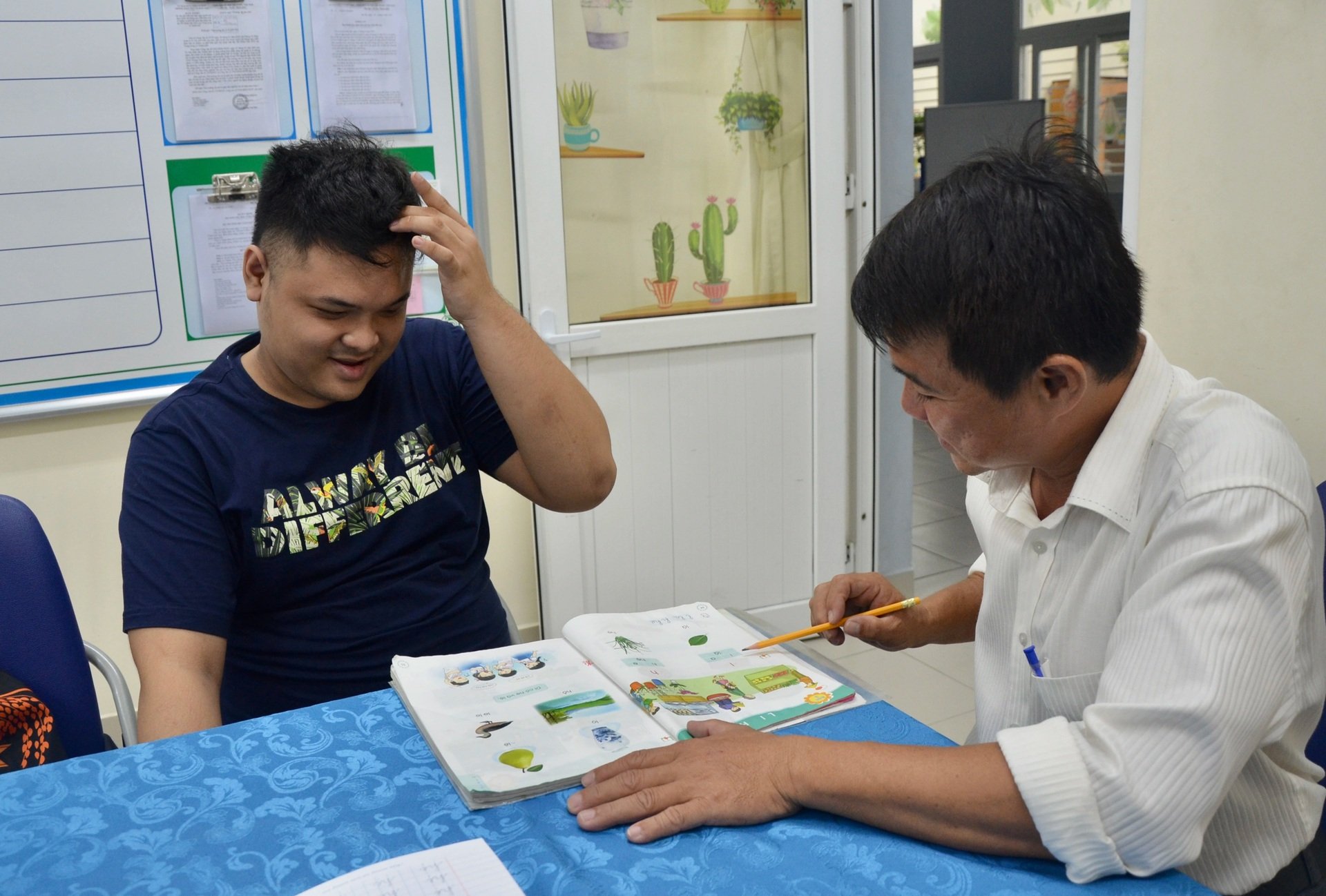Giáo dục sau ngày thống nhất: Từ lớp học đêm đến huân chương lòng dân - 6