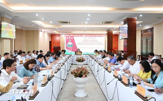 Tỉnh Bình Phước tổ chức họp Ban Chỉ đạo về tổng kết việc thực hiện Nghị quyết số 18 của Ban Chấp hành Trung ương khóa XII một số vấn đề về tiếp tục đổi mới, sắp xếp tổ chức bộ máy của hệ thống chính trị tinh gọn, hoạt động hiệu lực, hiệu quả. Ảnh: Đậu Tất Thành/TTXVN