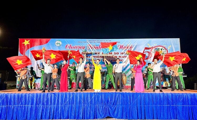 ស្រុក Tri Ton រៀបចំសកម្មភាពជាច្រើន ដើម្បីអបអរសាទរខួបលើកទី 50 នៃទិវារំដោះភាគខាងត្បូង