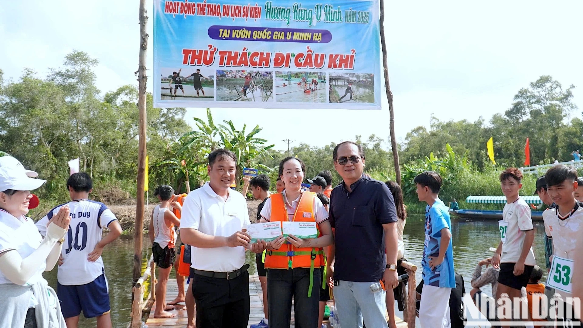Trải nghiệm đi cầu khỉ, chụp đìa bắt cá ở miệt rừng U Minh Hạ ảnh 9