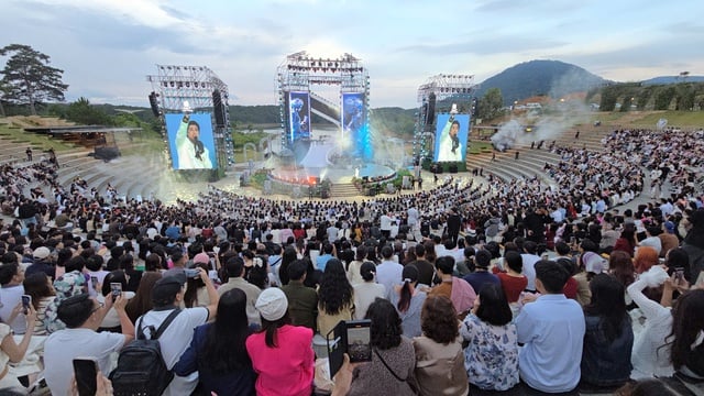Noo Phước Thịnh hạnh phúc với live concert bên hồ Tuyền Lâm thơ mộng- Ảnh 1.