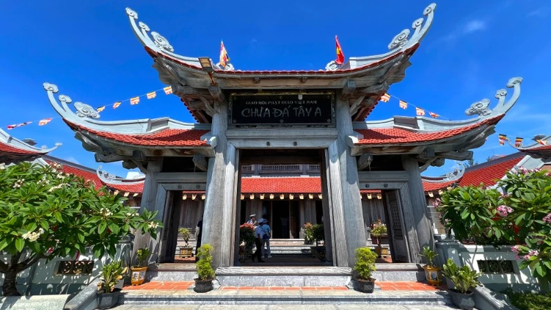 សួនពិសេសនៅវត្តថ្មមួយ រូបថត ១