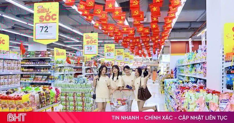 មជ្ឈមណ្ឌលទិញទំនិញ និងកម្សាន្តនៅ Ha Tinh ទាក់ទាញអតិថិជនក្នុងអំឡុងពេលថ្ងៃឈប់សម្រាក