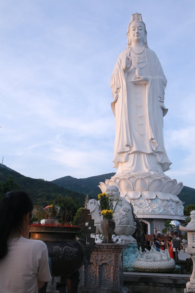 Đà Nẵng dịp lễ 30.4 - 1.5: Du khách ùn ùn đổ về các điểm du lịch- Ảnh 3.