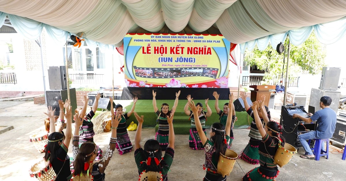 Lễ hội kết nghĩa bon làng ở Đắk Glong