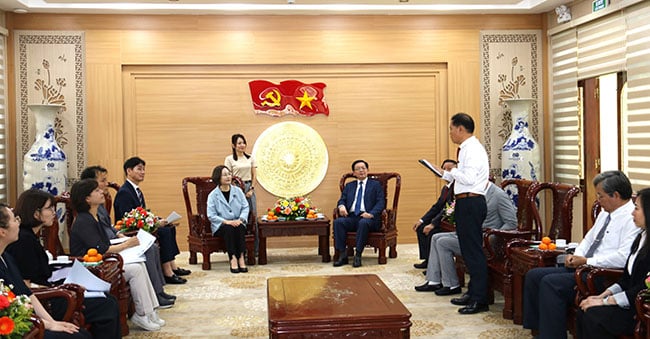Bí thư Tỉnh ủy tiếp xã giao Đoàn công tác quận Yongsan