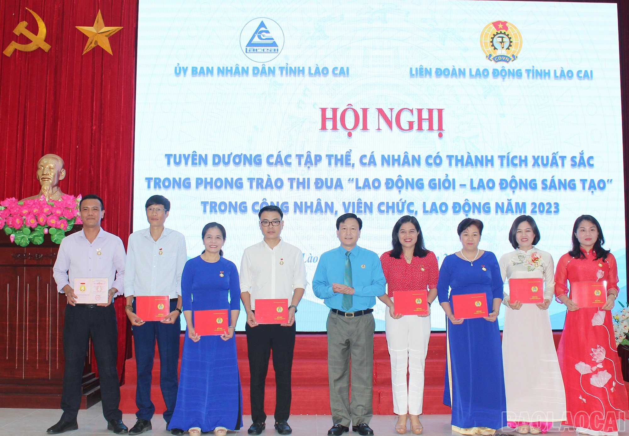 baolaocai-br_trao-bang-lao-dong-sang-tao-cua-tong-lien-doan-lao-dong-viet-nam-cho-cac-ca-nhan.jpg