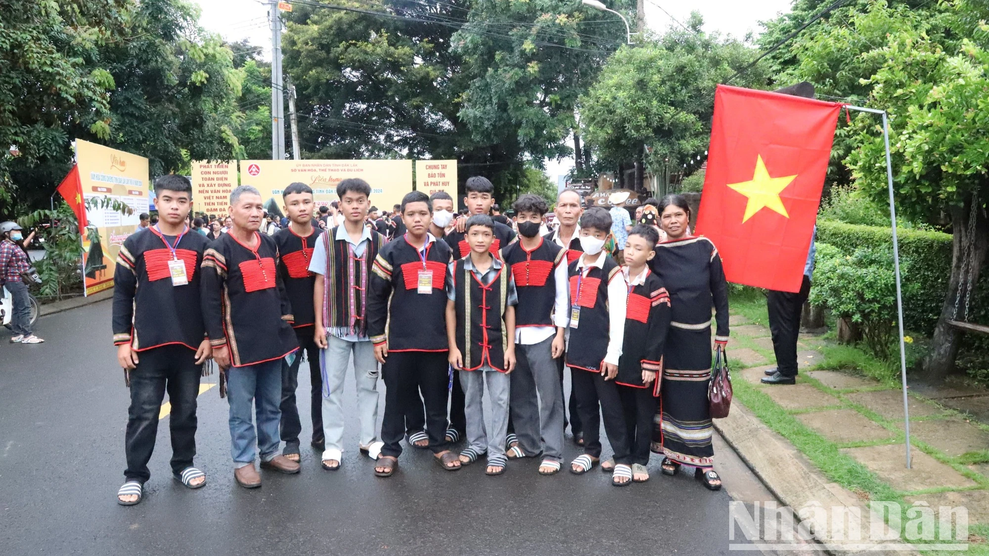 Les villages résonnent au son des gongs pour accueillir la fête nationale du 2 septembre photo 13