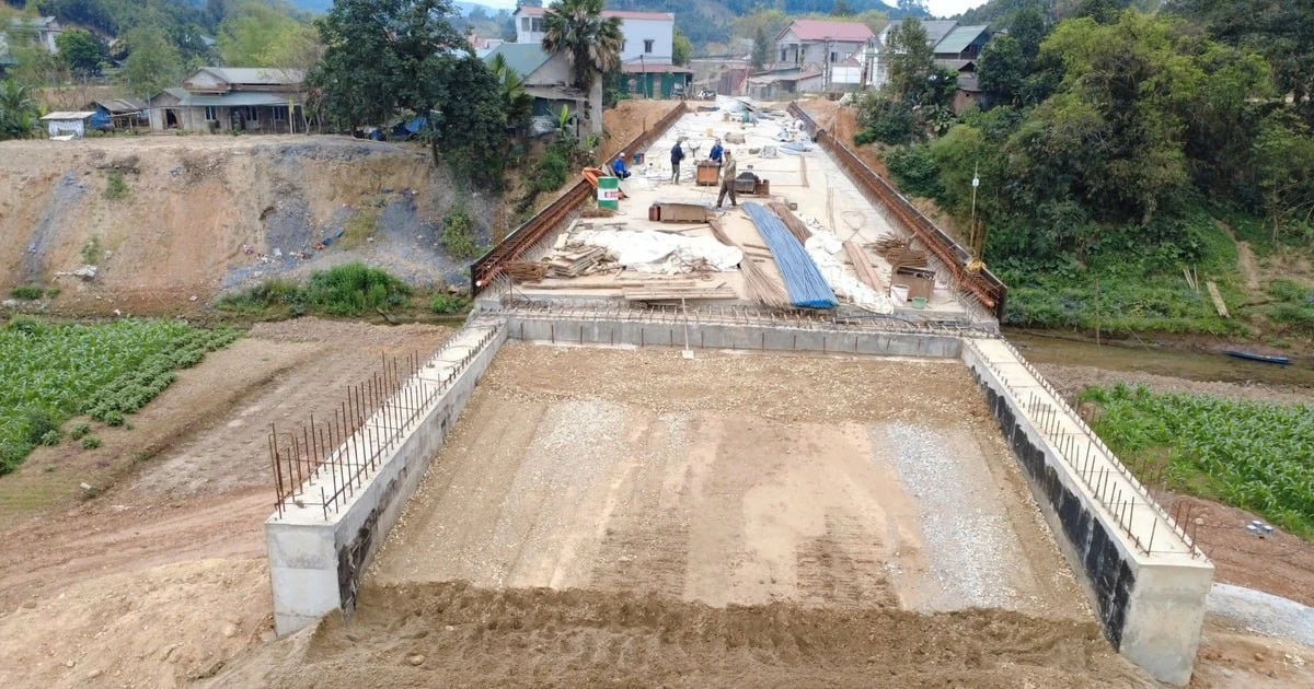 Triển khai 10 mũi thi công "xuyên nghỉ lễ" làm đường nối cao tốc Nội Bài - Lào Cai