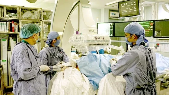 Một bệnh nhân bị sốc phản vệ nguy kịch sau phẫu thuật thẩm mỹ
