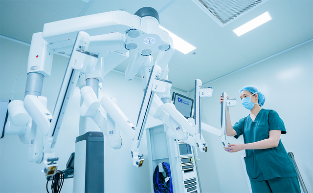 ‘Siêu Robot’ hỗ trợ hơn 120 loại phẫu thuật phức tạp có mặt tại TP.HCM- Ảnh 2.