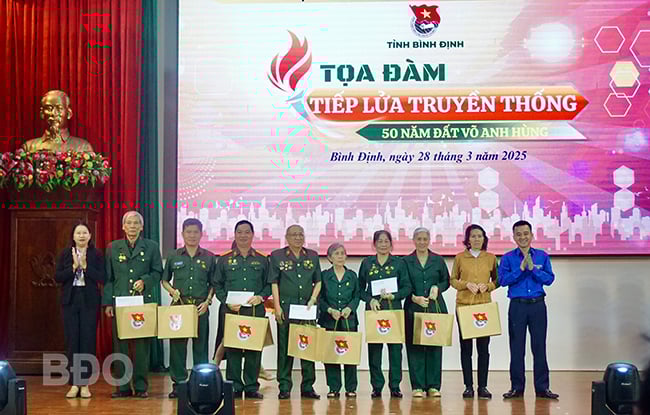 Khắc ghi công ơn, vẹn tròn tình nghĩa