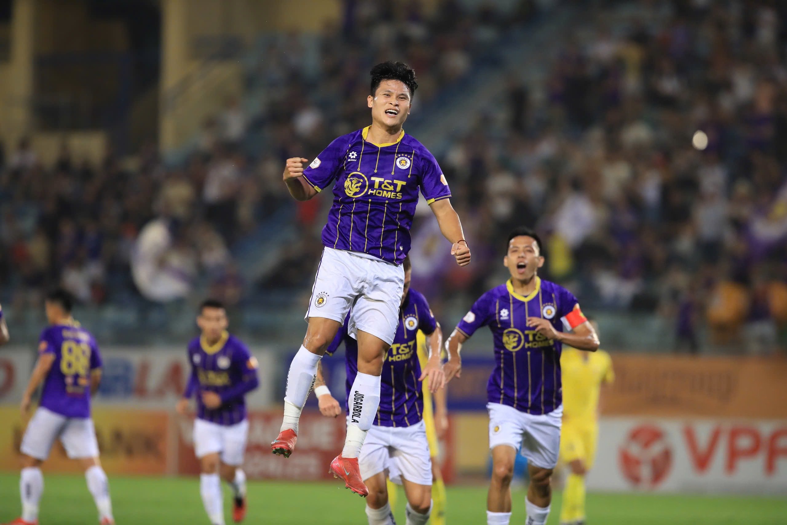 Lịch thi đấu vòng 21 V-League: Hấp dẫn 'chung kết' ở cả đầu và cuối bảng- Ảnh 1.