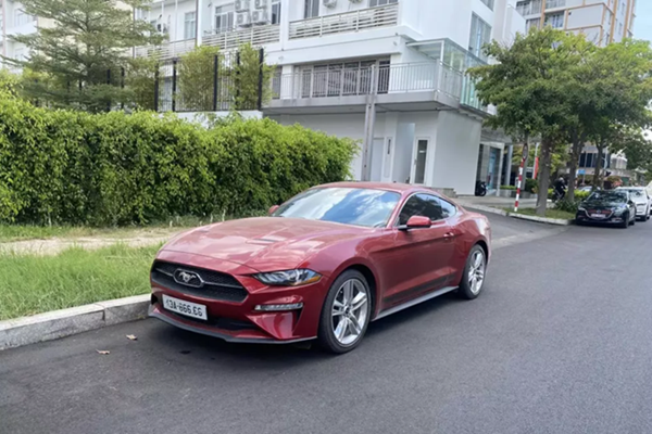 Ford Mustang with "five 6" license plate of Da Nang tycoon in Saigon