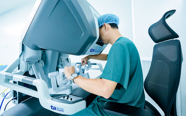 ‘Siêu Robot’ hỗ trợ hơn 120 loại phẫu thuật phức tạp có mặt tại TP.HCM- Ảnh 3.