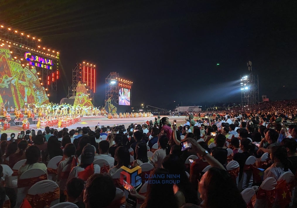 Khoảng 20.000 người dân và du khách tham dự chương trình Carnaval Hạ Long 2025.