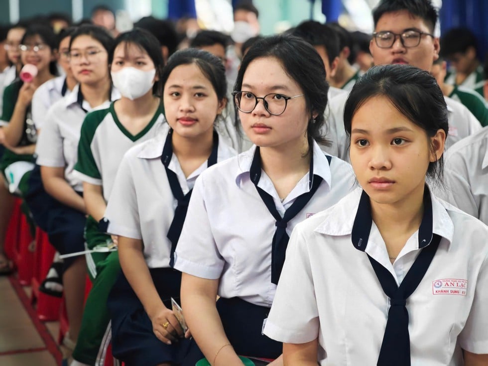 Quy đổi điểm 10 môn tiếng Anh: Trường chấp nhận IELTS 5.0, trường yêu cầu 8.5- Ảnh 1.