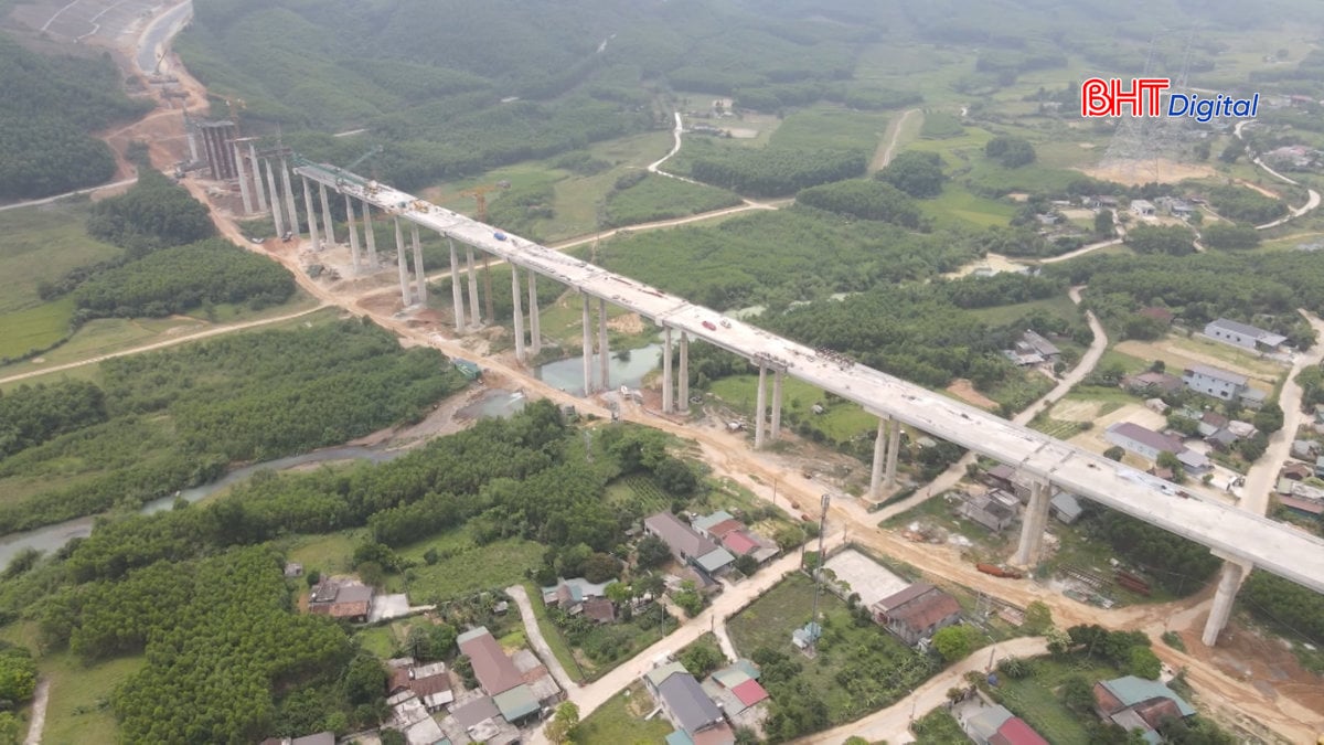 On Vung Ang Expressway Construction Site – International Labor Day