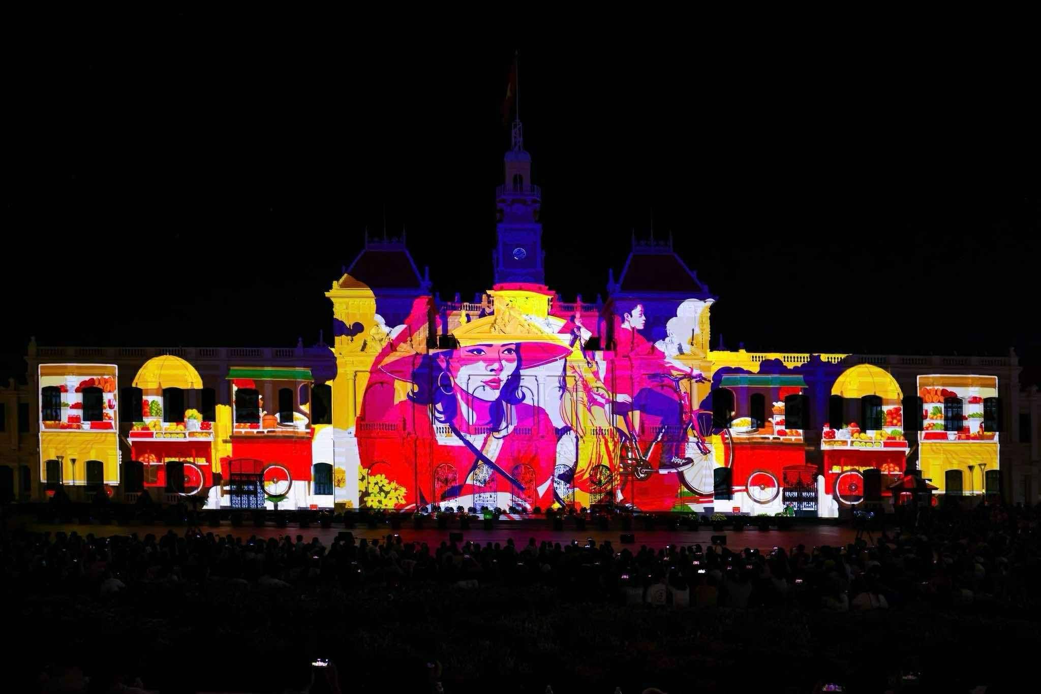 Hàng ngàn khán giả đổ về phố đi bộ Nguyễn Huệ xem '3D Mapping Quốc tế'- Ảnh 5.